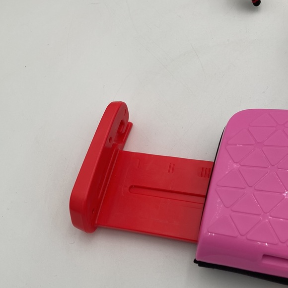 Mifold Grab and Go Portable Compact Car Seat Pink - Picture 7 of 10